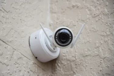 caméra de surveillance factice